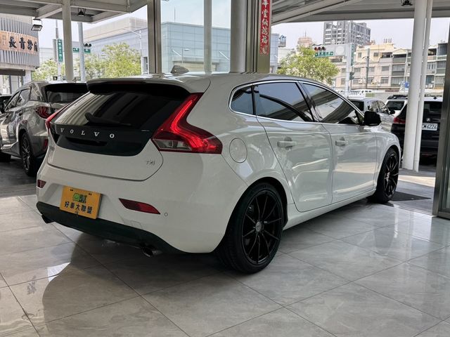 VOLVO富豪 V40  第2張相片