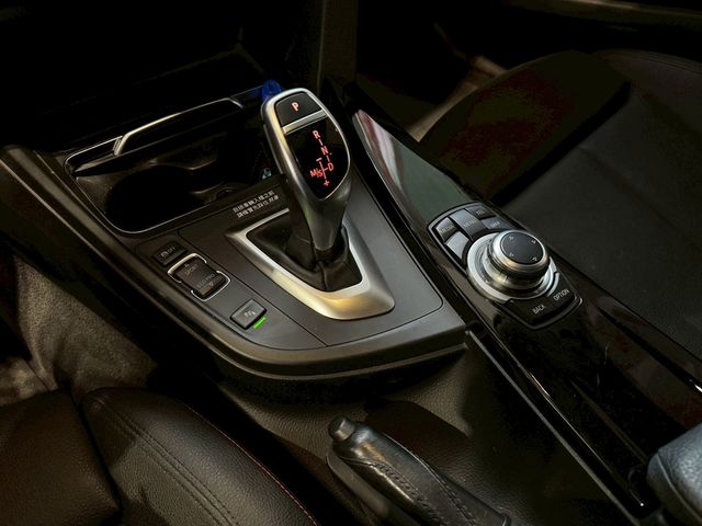 BMW寶馬 320 GT  第9張相片