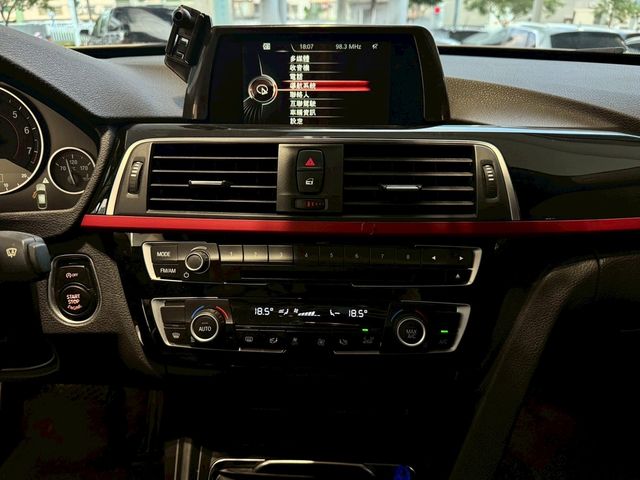 BMW寶馬 320 GT  第10張相片