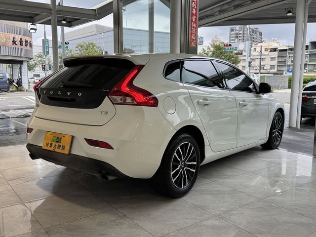 VOLVO富豪 V40  第2張相片