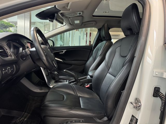 VOLVO富豪 V40  第10張相片