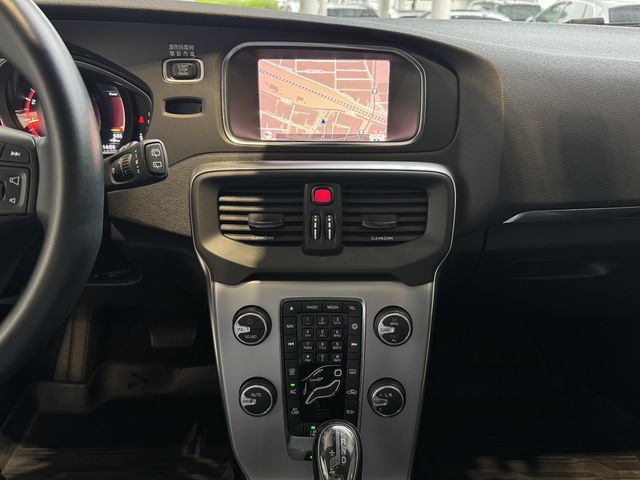 VOLVO富豪 V40  第12張相片