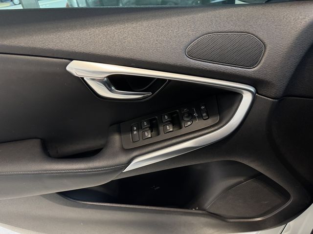 VOLVO富豪 V40  第15張相片