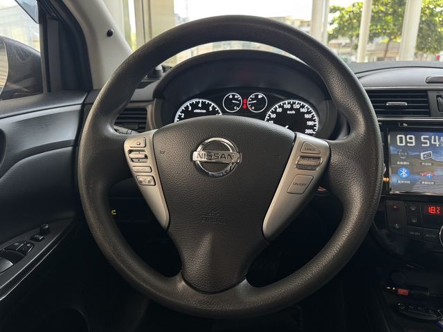 NISSAN日產 TIIDA  第6張相片
