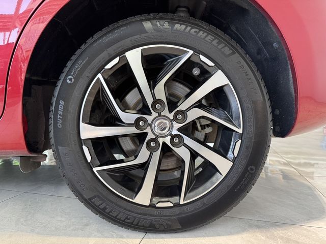 NISSAN日產 TIIDA  第5張相片