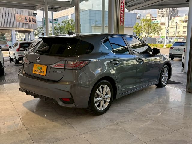 LEXUS凌志 CT200H  第2張相片