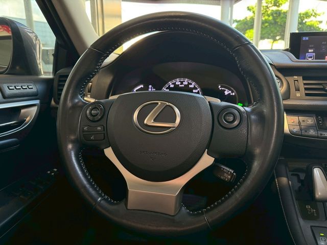 LEXUS凌志 CT200H  第3張相片