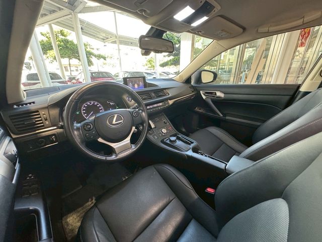 LEXUS凌志 CT200H  第8張相片