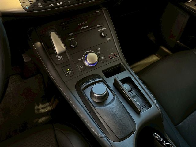 LEXUS凌志 CT200H  第11張相片