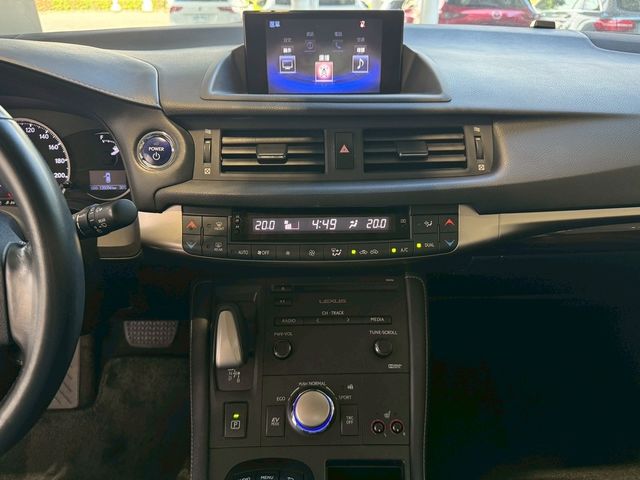 LEXUS凌志 CT200H  第12張相片