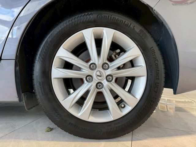LEXUS凌志 CT200H  第19張相片