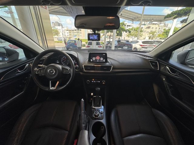 MAZDA馬自達 MAZDA 3  第8張相片