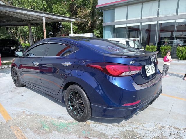 HYUNDAI現代 ELANTRA  第3張相片