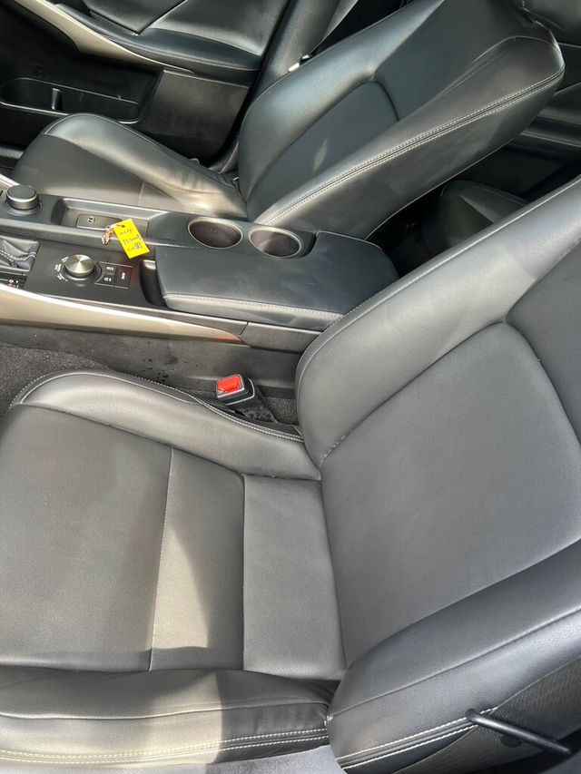 LEXUS凌志 IS200T  第7張相片