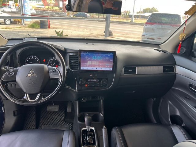 MITSUBISHI三菱 OUTLANDER  第6張相片