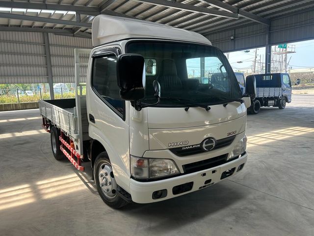 HINO日野 300  第2張相片