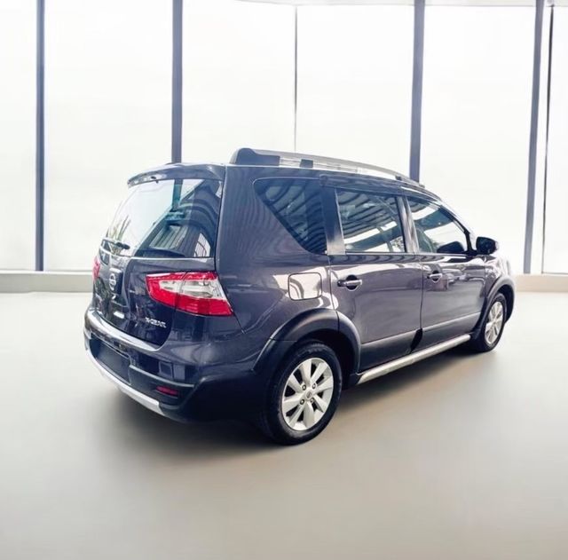 NISSAN日產 LIVINA  第2張相片