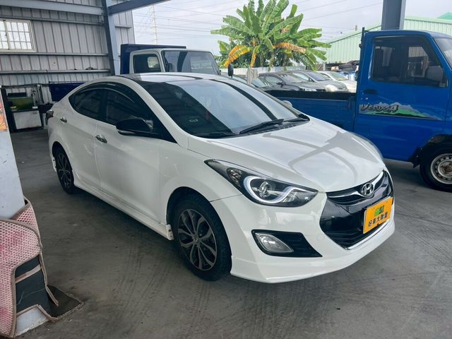 HYUNDAI現代 ELANTRA  第2張相片