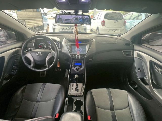 HYUNDAI現代 ELANTRA  第5張相片
