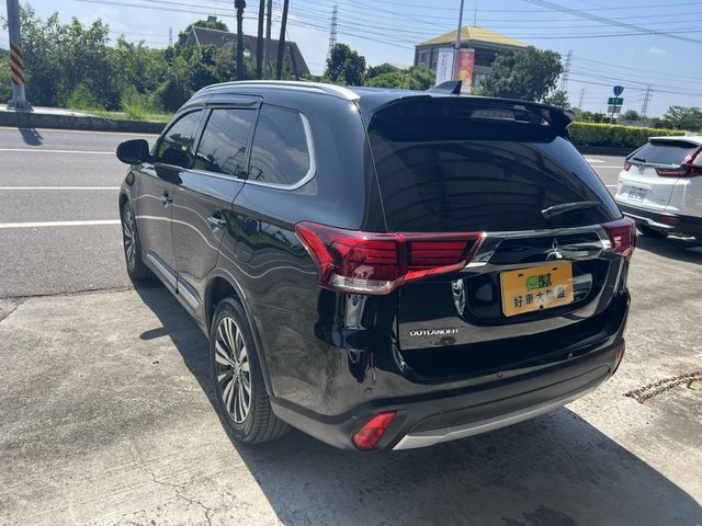 MITSUBISHI三菱 OUTLANDER  第4張相片
