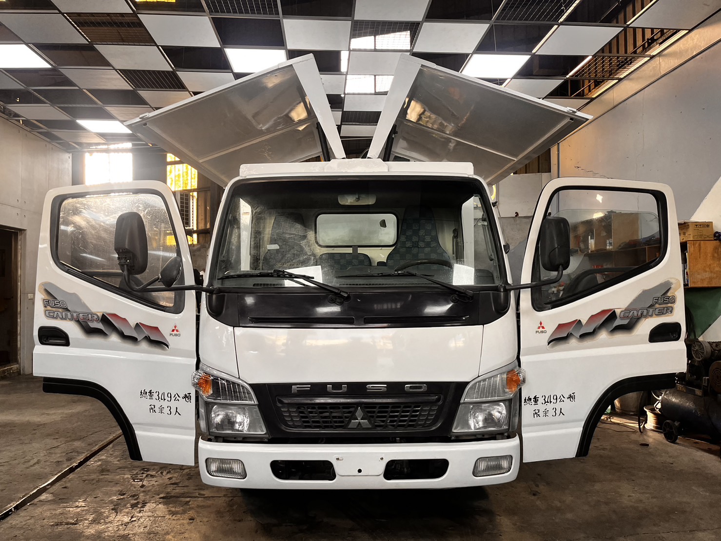 四期堅達 稀有款鷗翼車 小牌照可開 開到哪賣到哪 創業好夥伴 可提升載重  第4張相片
