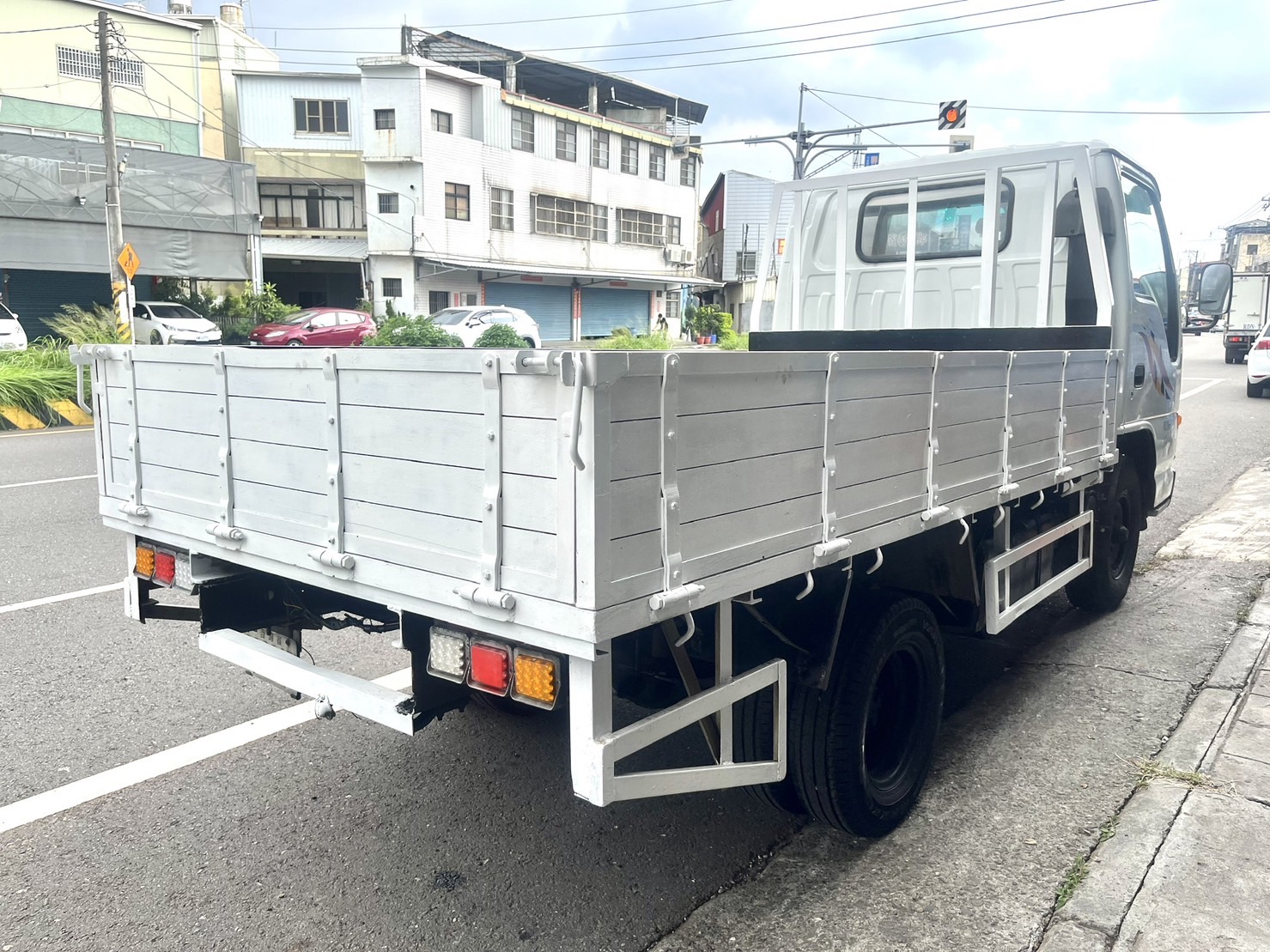 2004年 五十玲 3噸半貨車 便宜好用免20萬 即可賺大錢  第3張相片