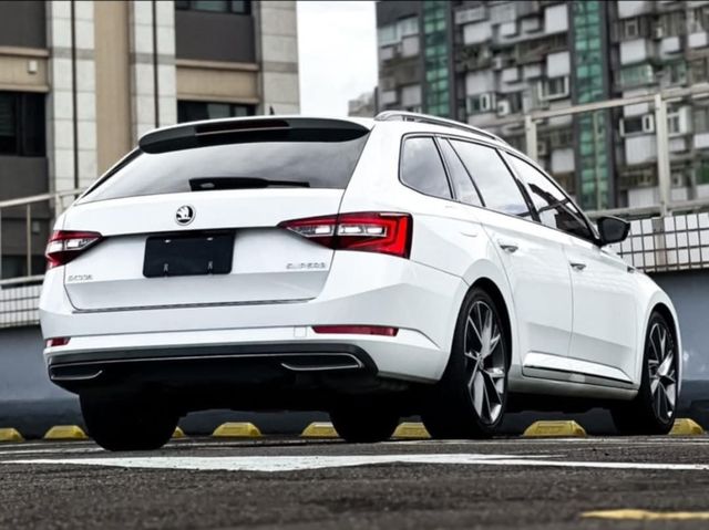 SKODA司科達 SUPERB COMBI  第2張相片