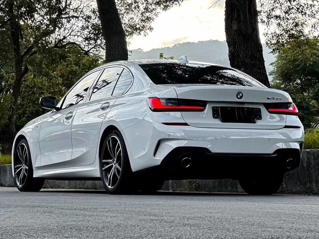 BMW寶馬 330I M SPORT  第2張相片