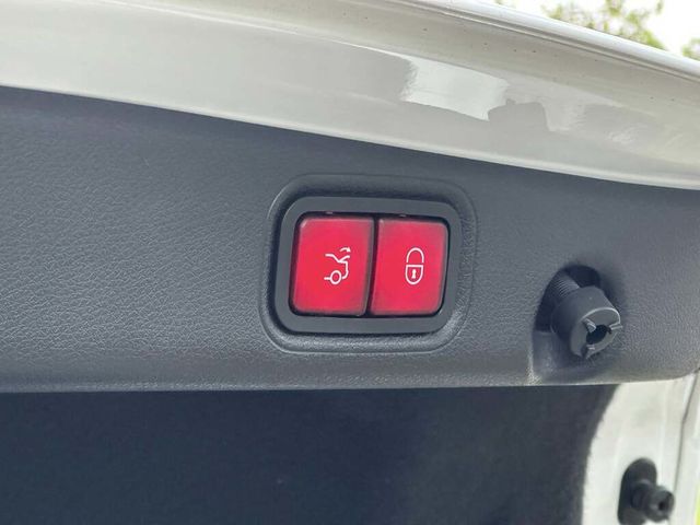 M-BENZ賓士 E300  第10張相片