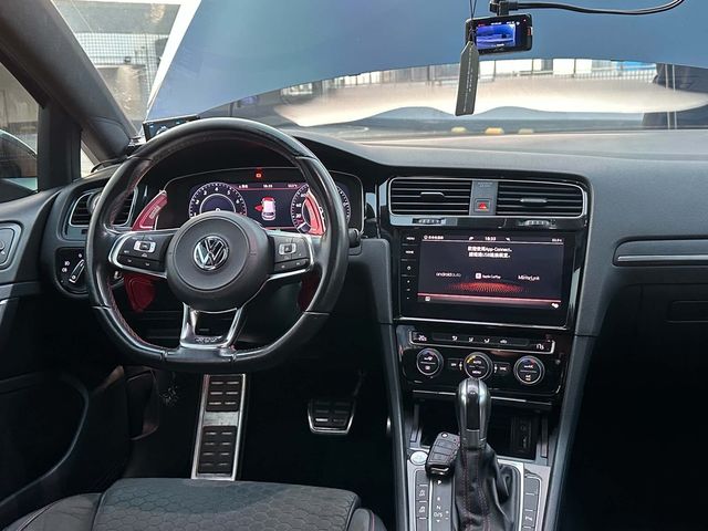 VOLKSWAGEN福斯 GOLF GTI  第6張相片
