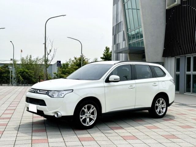 MITSUBISHI三菱 OUTLANDER  第1張相片