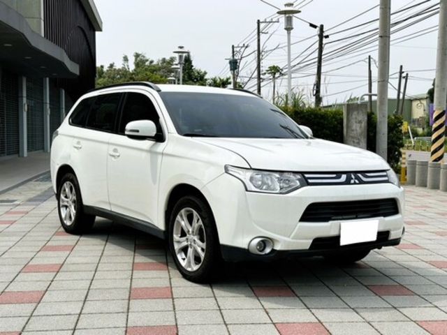 MITSUBISHI三菱 OUTLANDER  第3張相片