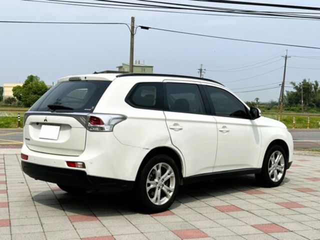 MITSUBISHI三菱 OUTLANDER  第4張相片
