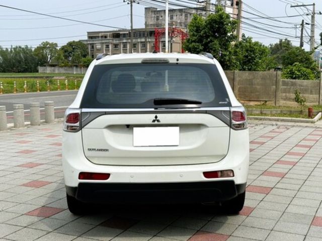 MITSUBISHI三菱 OUTLANDER  第5張相片