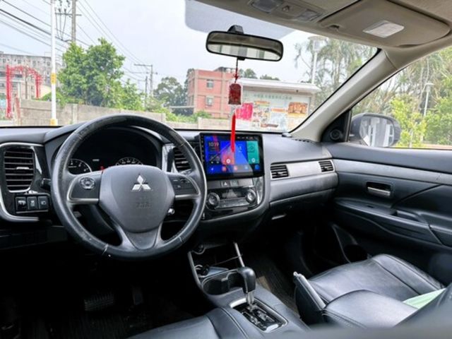 MITSUBISHI三菱 OUTLANDER  第9張相片