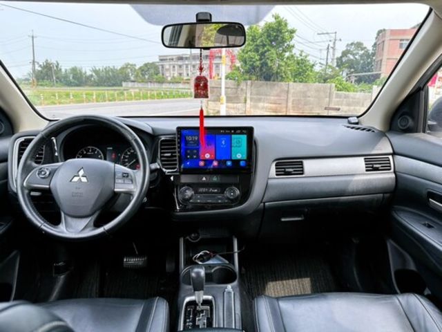 MITSUBISHI三菱 OUTLANDER  第10張相片