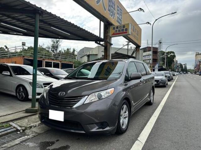 TOYOTA豐田 SIENNA  第1張相片