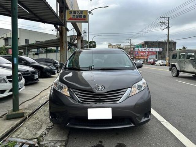 TOYOTA豐田 SIENNA  第2張相片
