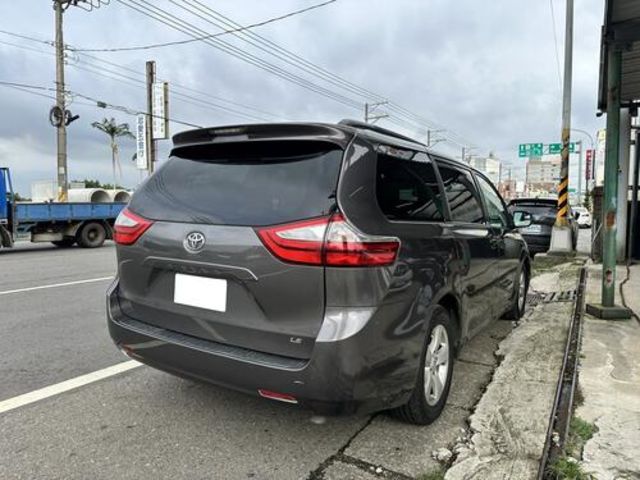 TOYOTA豐田 SIENNA  第4張相片
