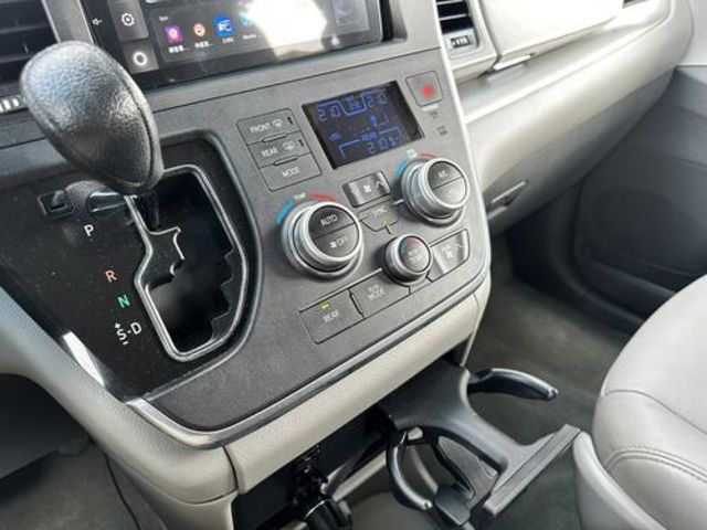 TOYOTA豐田 SIENNA  第14張相片