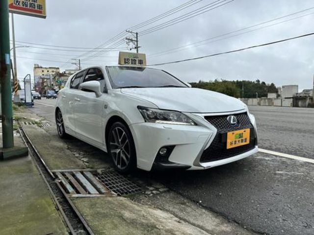 LEXUS凌志 CT200H  第3張相片