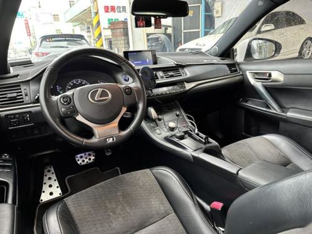 LEXUS凌志 CT200H  第7張相片
