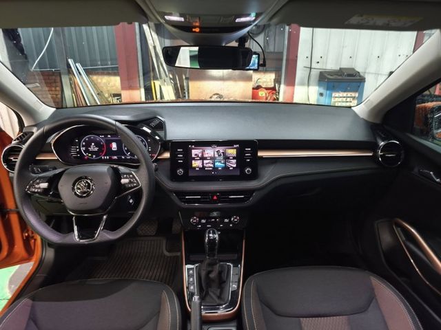 『認證』1.5渦輪.原鈑件.新車保固六年.僅跑3萬..Lv2全速域跟車.雙系統Carplay.ikey免鑰匙  第4張相片