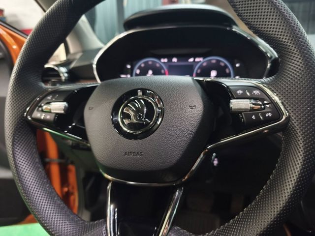 『認證』1.5渦輪.原鈑件.新車保固六年.僅跑3萬..Lv2全速域跟車.雙系統Carplay.ikey免鑰匙  第5張相片