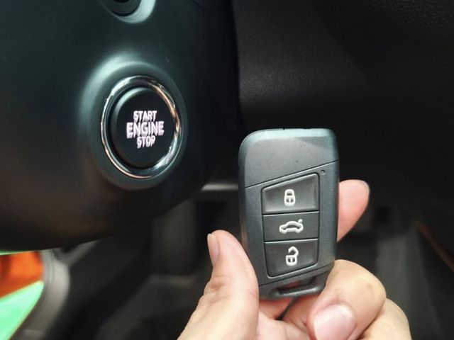 『認證』1.5渦輪.原鈑件.新車保固六年.僅跑3萬..Lv2全速域跟車.雙系統Carplay.ikey免鑰匙  第6張相片