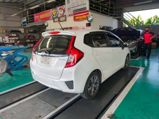 『認證』原鈑件.S版.換檔撥片.藍芽.倒車影像.定速巡航.ABS.四輪米其林  第8張相片