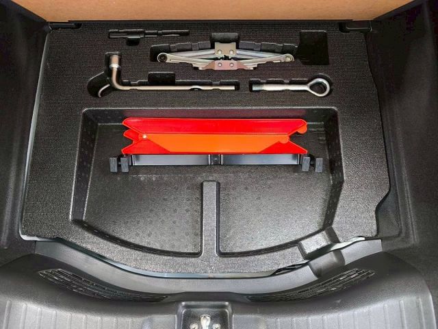 『認證』原鈑件.S版.換檔撥片.藍芽.倒車影像.定速巡航.ABS.四輪米其林  第15張相片
