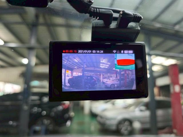 『認證』原鈑件.ikey免鑰匙.僅跑10萬公里.藍芽.倒車影像.ABS.循跡防滑  第11張相片