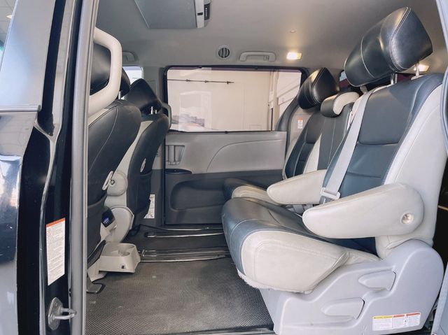 TOYOTA豐田 SIENNA  第14張相片