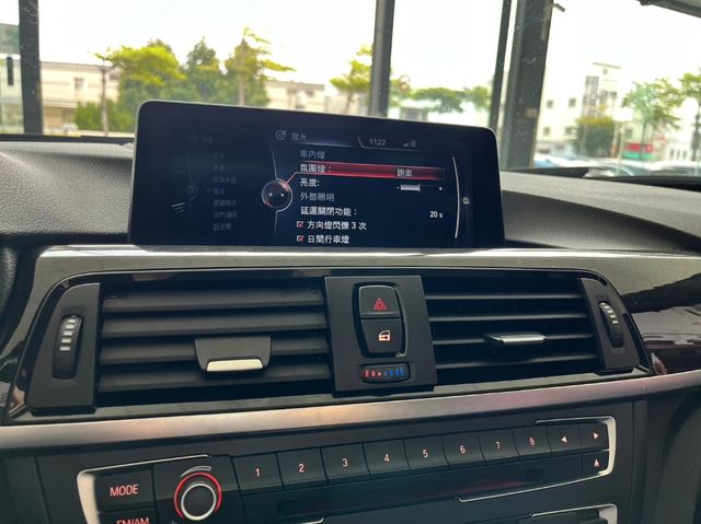 BMW寶馬 320I M SPORT  第10張相片